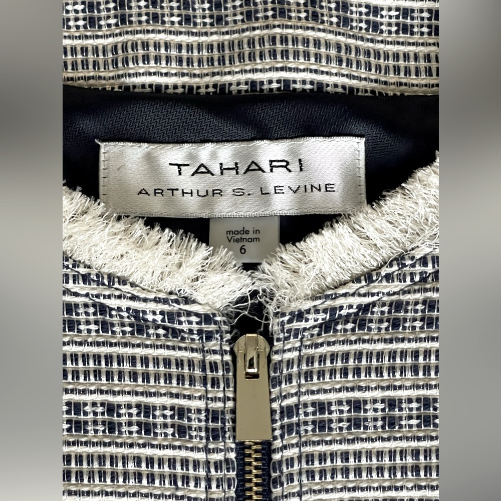 New Tahari blazer size 6. - Picture 2 of 7